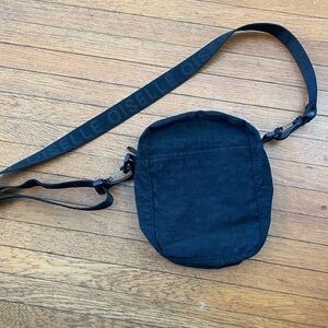 BAGGU Sport Crossbody collab with Oiselle
